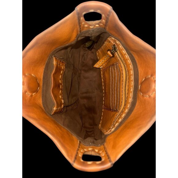 Elegant Tan Leather Crossbody Bag - Picture 8 of 11